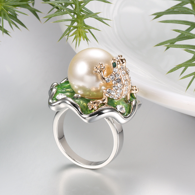 Pierścień biżuteryjny żabka złotego koloru z zieloną emalią i kryształem, szeroki i modny, idealny na przyjęcia. Nowość 2019 - Wianko - 4