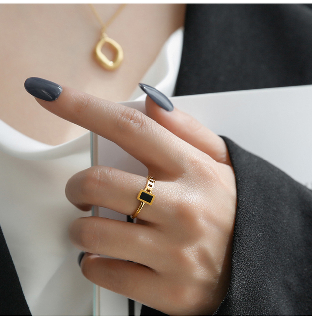Pierścień zaręczynowy YUN RUO z tytanowej stali, czarny, prostokątny, łańcuchowy - niszowy, osobowościowy design - Wianko - 11