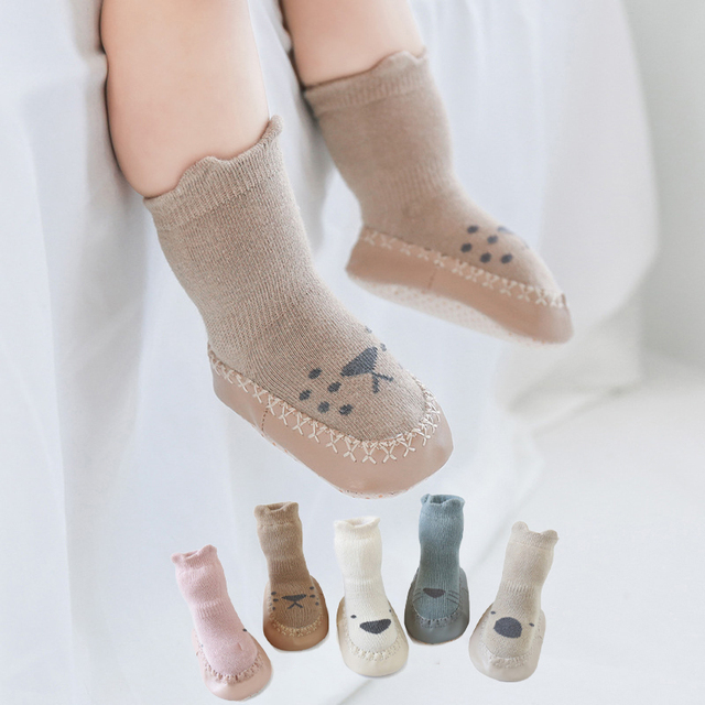 Antypoślizgowe buty z miękkimi podeszwami dla niemowląt - bawełniane, wzór z Cute Cartoon zwierzątkami - Wianko - 2
