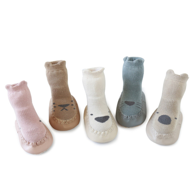 Antypoślizgowe buty z miękkimi podeszwami dla niemowląt - bawełniane, wzór z Cute Cartoon zwierzątkami - Wianko - 4