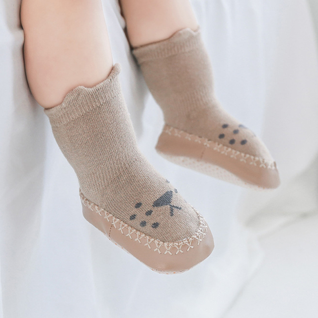Antypoślizgowe buty z miękkimi podeszwami dla niemowląt - bawełniane, wzór z Cute Cartoon zwierzątkami - Wianko - 3