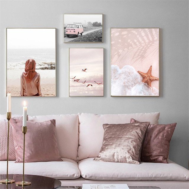 Obraz ścienny na płótnie - Fale plażowe z różowym samochodem i rozgwiazdą - dekoracja salonu - Wianko - 2