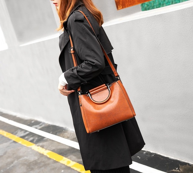 Duże pojemne torby damskie Casual Tote Bag w europejskim i amerykańskim stylu, wykonane ze skóry, na zakupy na ramię - Wianko - 1