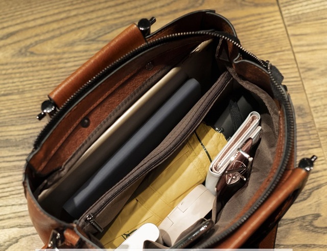 Duże pojemne torby damskie Casual Tote Bag w europejskim i amerykańskim stylu, wykonane ze skóry, na zakupy na ramię - Wianko - 10