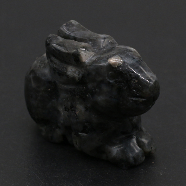 Naturalny ozdobny kamień w kształcie królika - mały ornament na biurko, do sypialni lub ogrodu - Wianko - 20