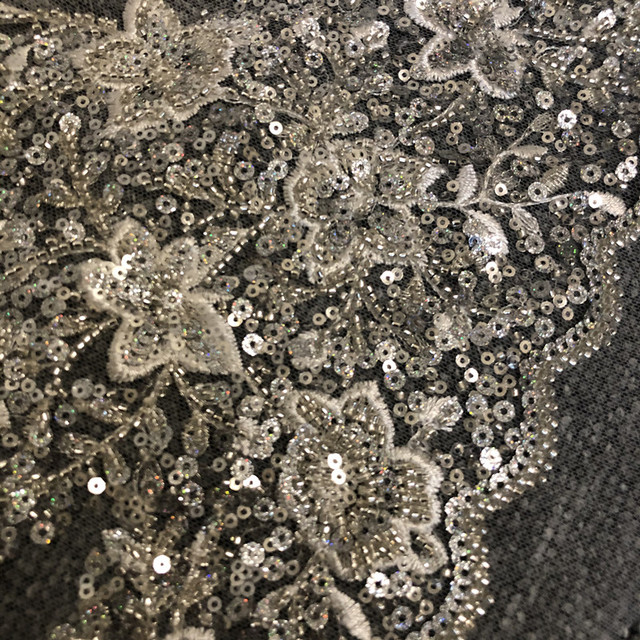 Luksusowa suknia ślubna z długim rękawem z koronkową tkaniną zdobioną koralikami RS2985 - Wianko - 13