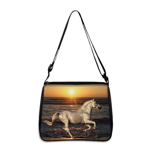 Elegancka torba na ramię dla kobiet - Horse Animal Fashion: płócienna torba podróżna z uchwytami krzyżowymi - Wianko - 7