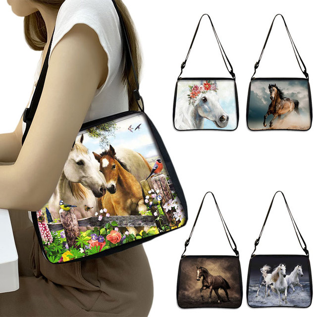 Elegancka torba na ramię dla kobiet - Horse Animal Fashion: płócienna torba podróżna z uchwytami krzyżowymi - Wianko - 1