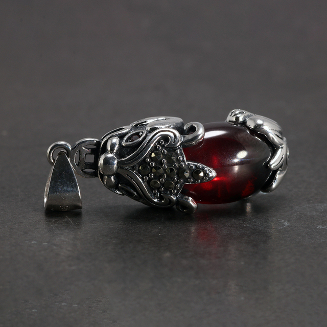 Wisiorek Pi Xiu z czerwonym granatowym kamieniem na srebrnym łańcuszku - unikalna biżuteria dla kobiet - Wianko - 13