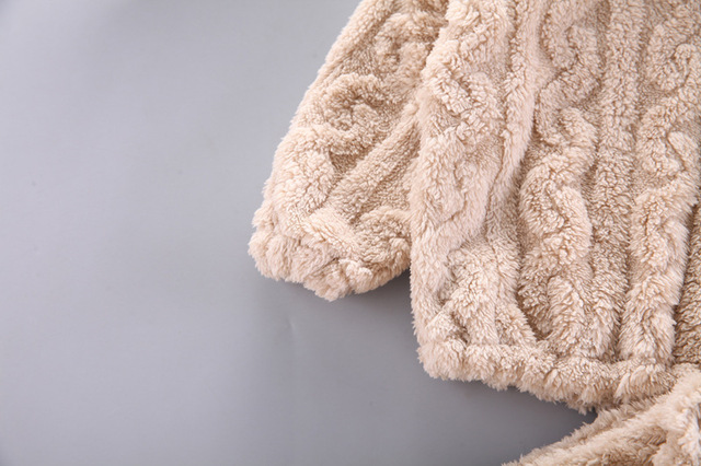 Jesienno-zimowe ubrania domowe dla niemowląt: pluszowy sweter i spodnie o jednolitym kolorze dla chłopców i małych dziewcząt - Wianko - 15