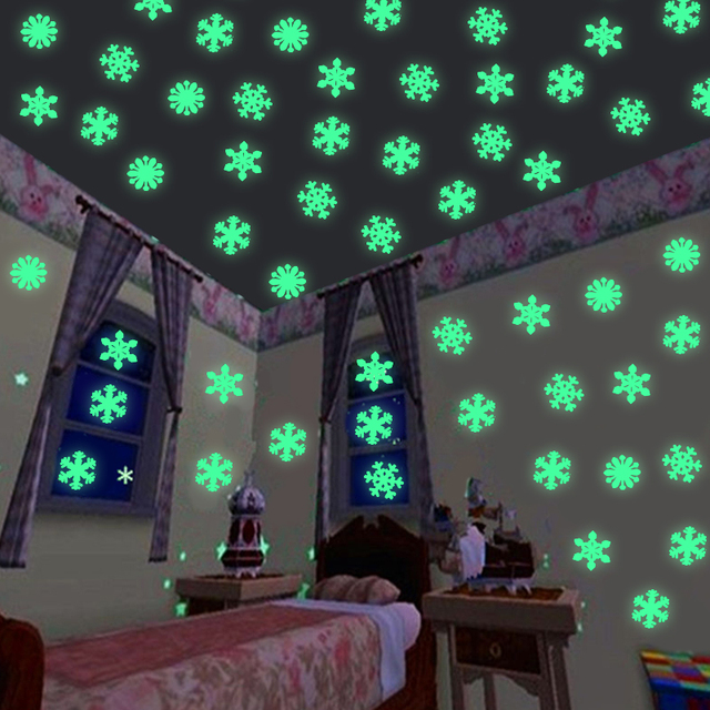 Luminous naklejki ścienne - 50 sztuk, kształt płatka śniegu, świetlna dekoracja dla dziecięcych pokoi i sypialni - Boże Narodzenie 2021 - Wianko - 3