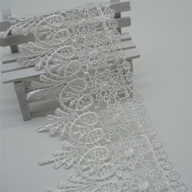 Biała koronkowa wstążka wykończeniowa do odzieży, tekstyliów domowych i ozdób DIY - 2 jardy, 8.5 cm, 12 kolor Cusack - Wianko - 10