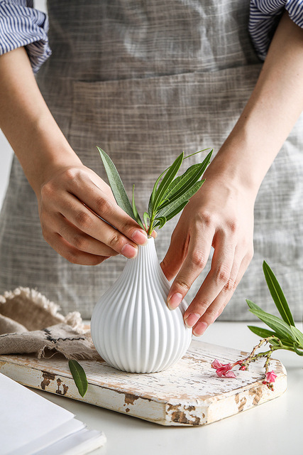 Porcelanowy garnek na kwiaty - biały, matowy, ręcznie wykonany, wazon z ceramicznym wykończeniem, dekoracyjna ozdoba do łazienki i domu - Wianko - 2