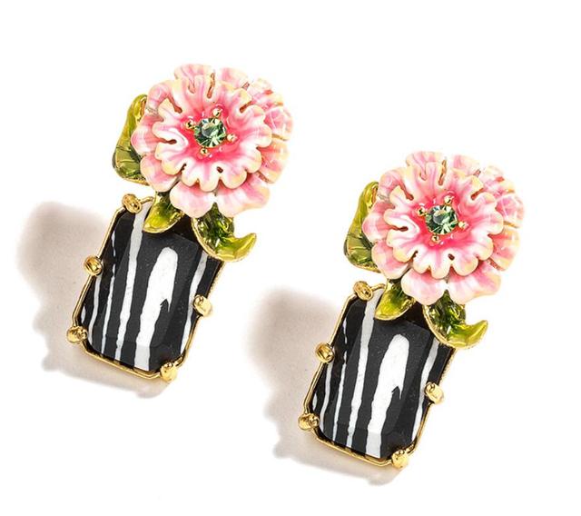 Kwiatowe kolczyki spiralne bez przebicia uszu różowe glazurowane emalią z 2019 r. - zestaw biżuterii dla kobiet - Wianko - 12