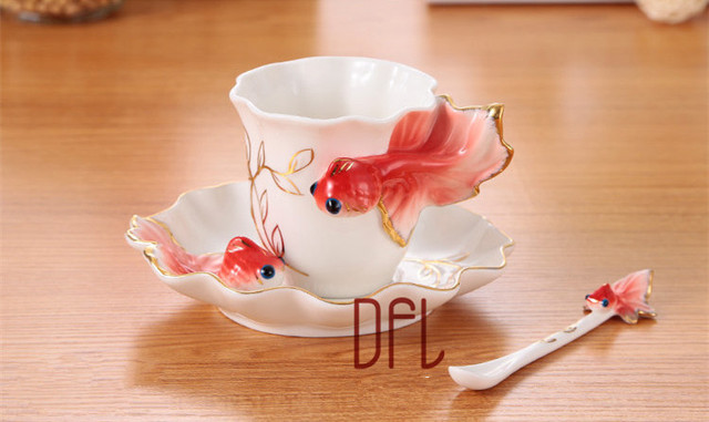 Kubki do kawy i herbaty Goldfish z łyżeczkami i spodkami - kreatywna porcelana - Wianko - 5