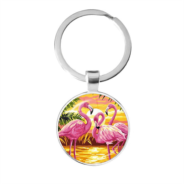 Modny breloczek na klucze z malowidłem flamingo, cabochonem i srebrnym uchwytem - Wianko - 7