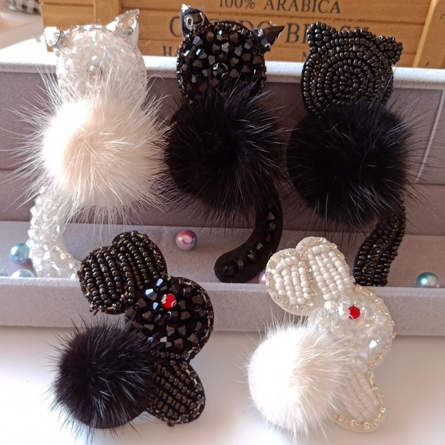 Ręcznie zroszona 3D łatka z cekinami - mały królik/biały kot - pin DIY - do kapelusza, płaszcza, spodni, torby - broszka - Wianko - 3
