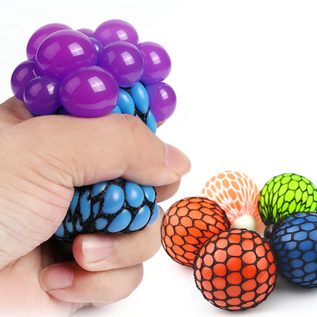 Zabawka antystresowa ściskana w kształcie winogron - nowość dla fanów żartów i rozrywki - Wianko - 4